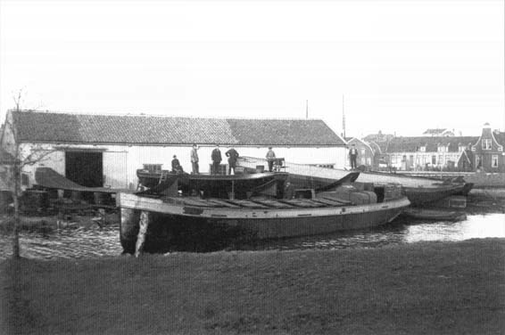 Het eerste gebouwde motorschip voor de fa. Segaar