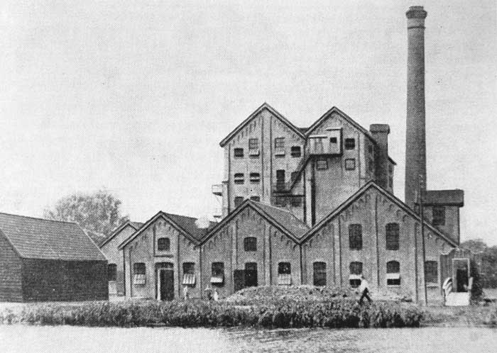 de eerste fabriek