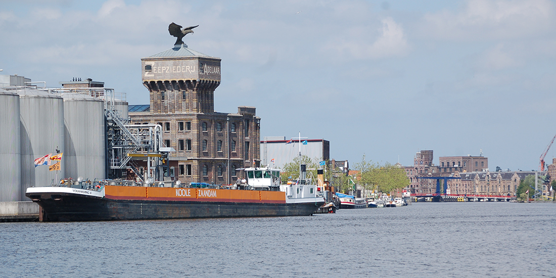 Een tanker van Koole Tankrederij