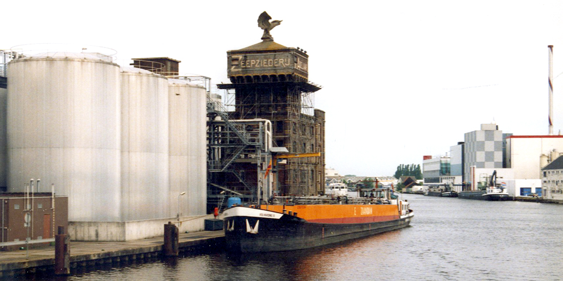 HMS Elfin bij de Adelaar