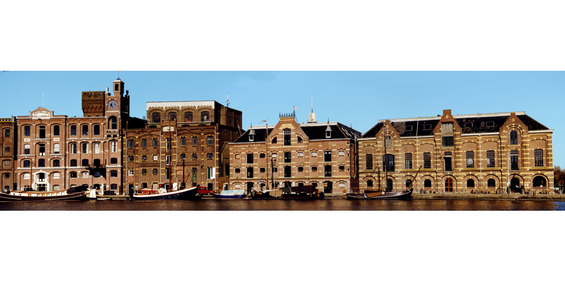 Rijstpellerij Hollandia aan de Veerdijk in Wormer